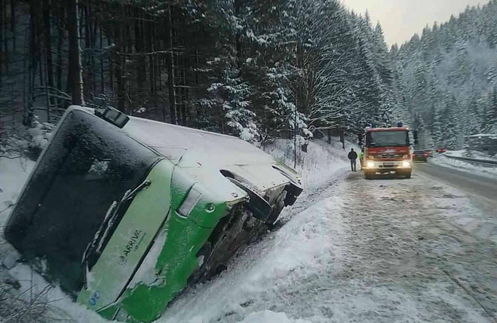 Dopravná nehoda autobusu - Ružomberok, Donovaly 3.1.2019, foto 2