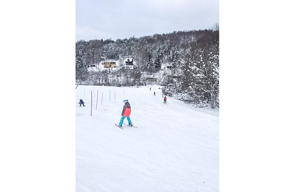 FOTO: Vo Varíne pod Jedľovinou pri Žiline sa cez víkend lyžovalo, otvorené bude aj ďalší víkend, foto 3