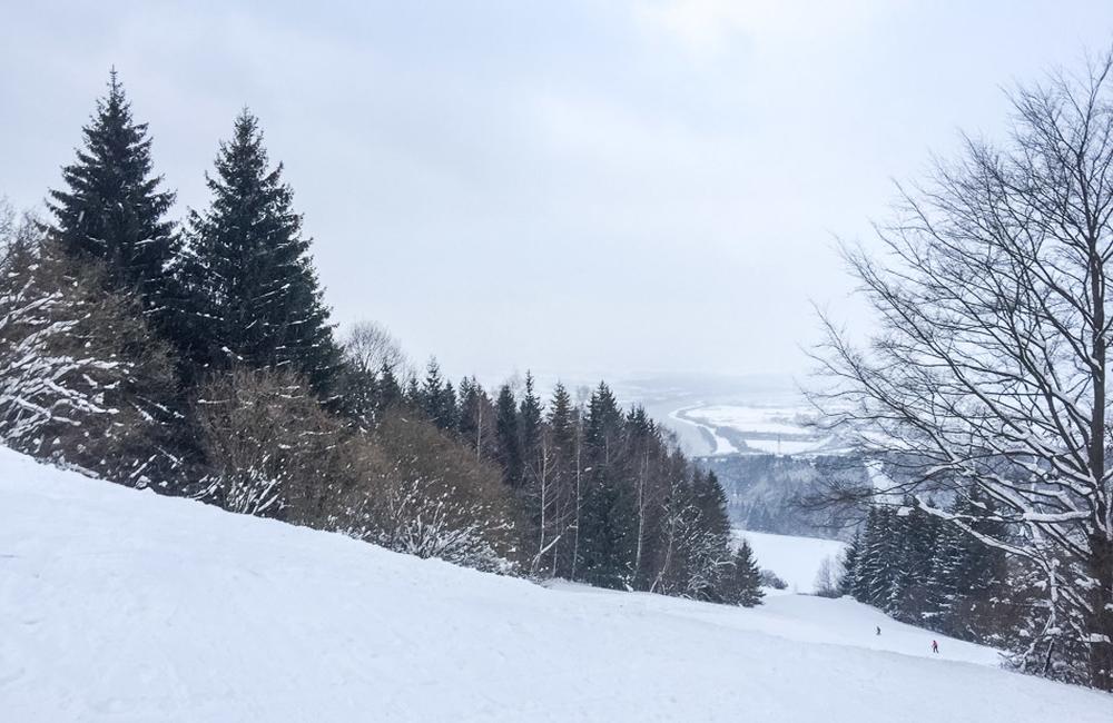 FOTO: Vo Varíne pod Jedľovinou pri Žiline sa cez víkend lyžovalo, otvorené bude aj ďalší víkend, foto 9