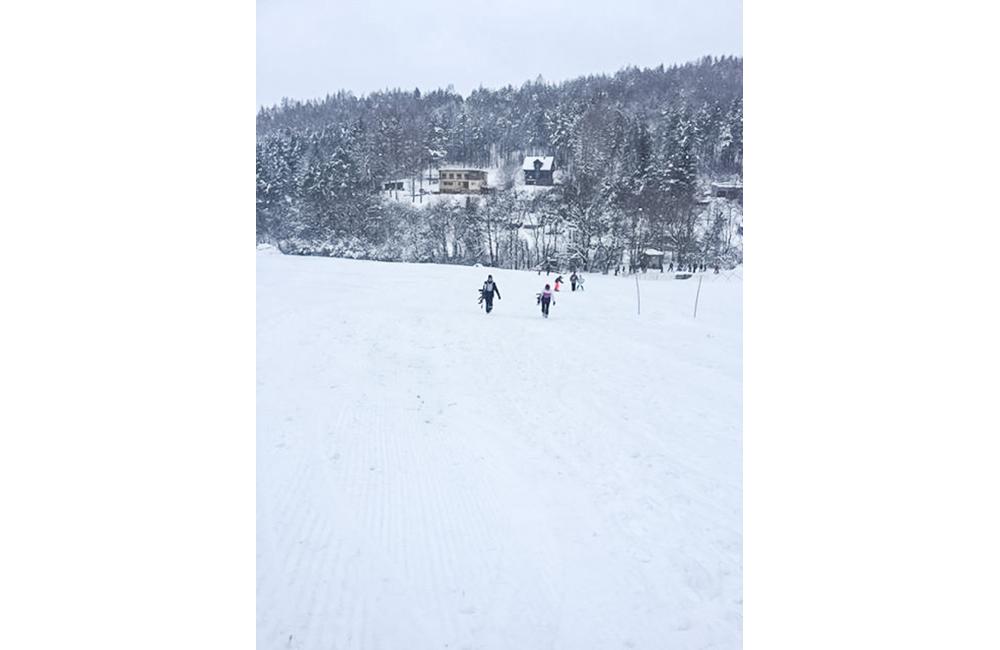 FOTO: Vo Varíne pod Jedľovinou pri Žiline sa cez víkend lyžovalo, otvorené bude aj ďalší víkend, foto 11