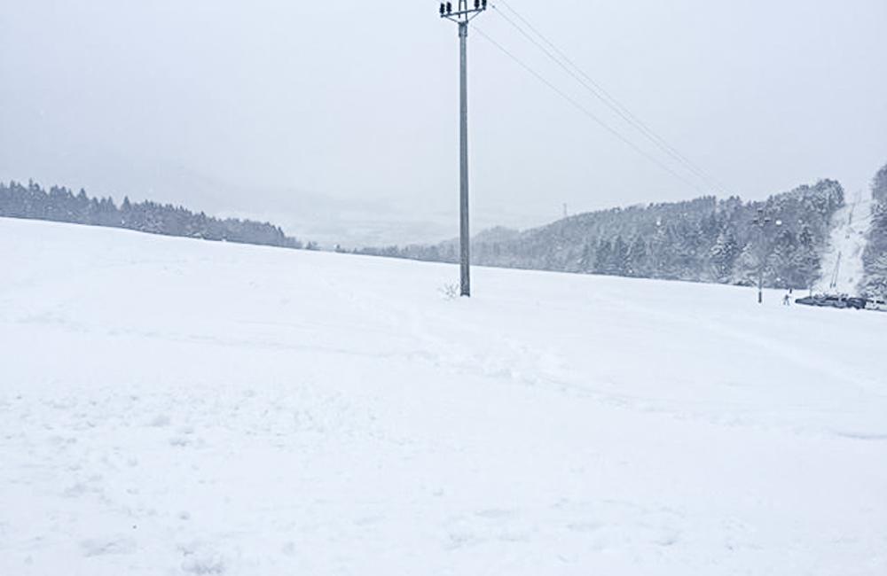 FOTO: Vo Varíne pod Jedľovinou pri Žiline sa cez víkend lyžovalo, otvorené bude aj ďalší víkend, foto 13