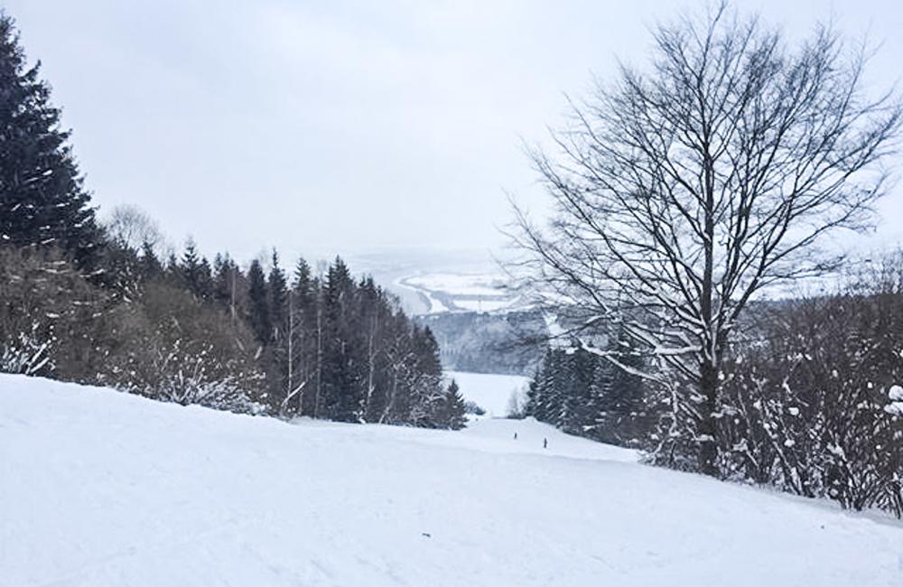 FOTO: Vo Varíne pod Jedľovinou pri Žiline sa cez víkend lyžovalo, otvorené bude aj ďalší víkend, foto 18