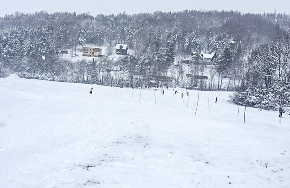 FOTO: Vo Varíne pod Jedľovinou pri Žiline sa cez víkend lyžovalo, otvorené bude aj ďalší víkend, foto 19