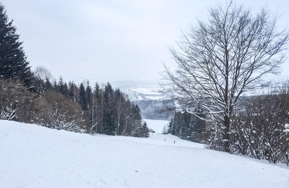FOTO: Vo Varíne pod Jedľovinou pri Žiline sa cez víkend lyžovalo, otvorené bude aj ďalší víkend, foto 22