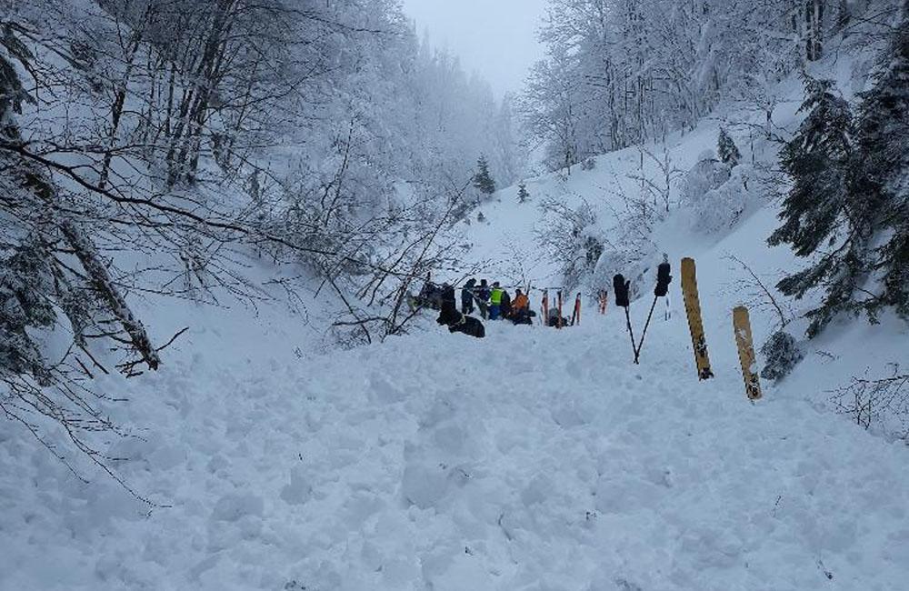 FOTO: Záchranná akcia v Malej Fatre, skialpinistu zasypala lavína, foto 1
