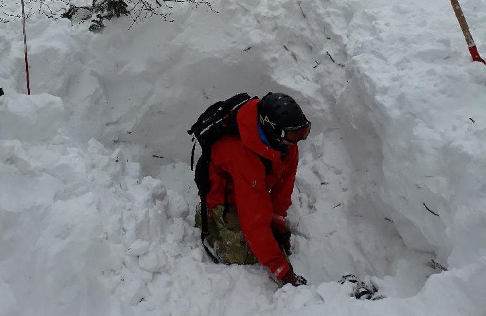 FOTO: Záchranná akcia v Malej Fatre, skialpinistu zasypala lavína, foto 2