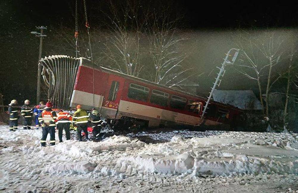 Nehoda osobného vlaku a kamióna v obci Podvysoká, okres Čadca - 10.1.2019, foto 10