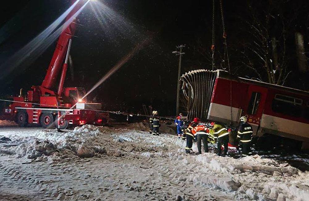 Nehoda osobného vlaku a kamióna v obci Podvysoká, okres Čadca - 10.1.2019, foto 14