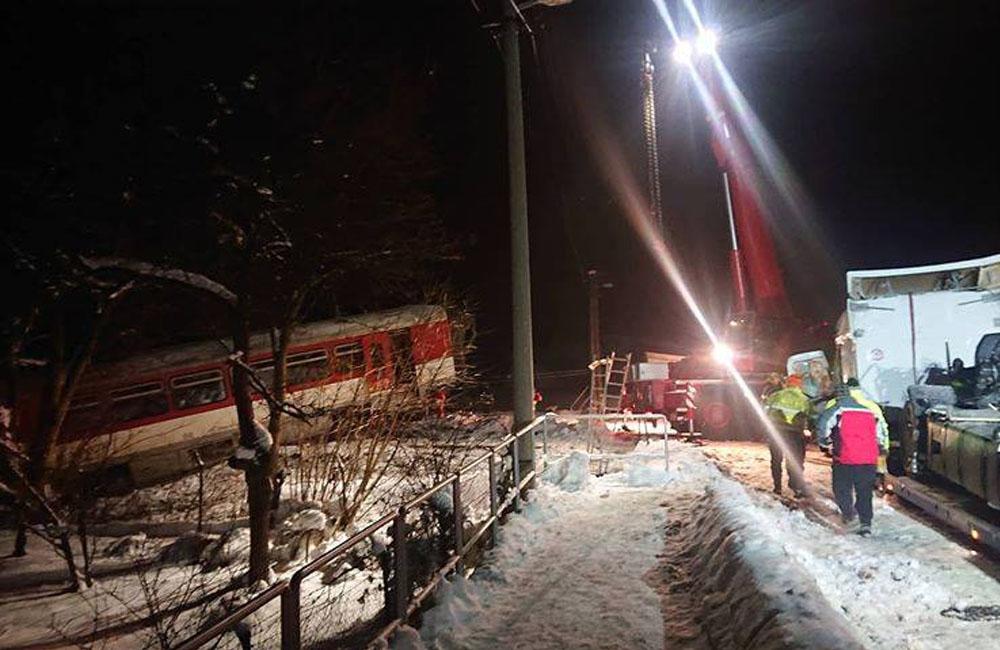 Nehoda osobného vlaku a kamióna v obci Podvysoká, okres Čadca - 10.1.2019, foto 15