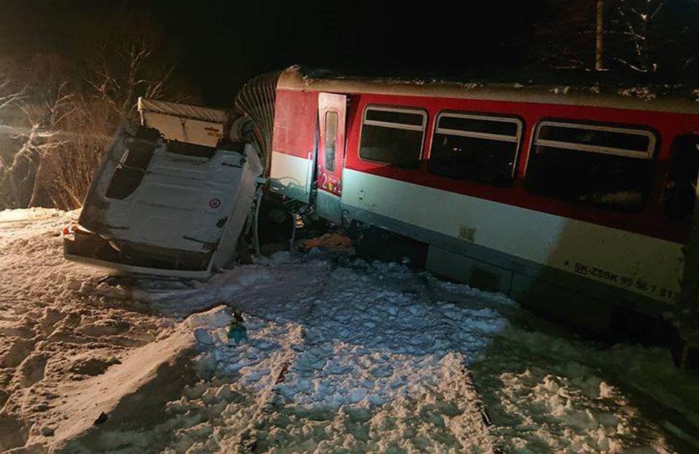 Nehoda osobného vlaku a kamióna v obci Podvysoká, okres Čadca - 10.1.2019, foto 20