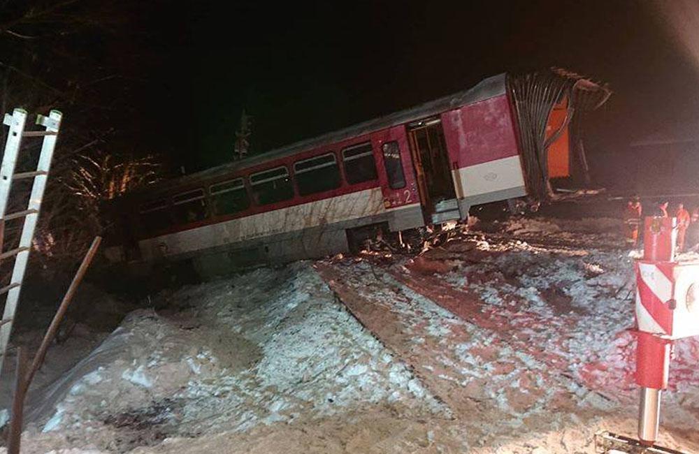 Nehoda osobného vlaku a kamióna v obci Podvysoká, okres Čadca - 10.1.2019, foto 18