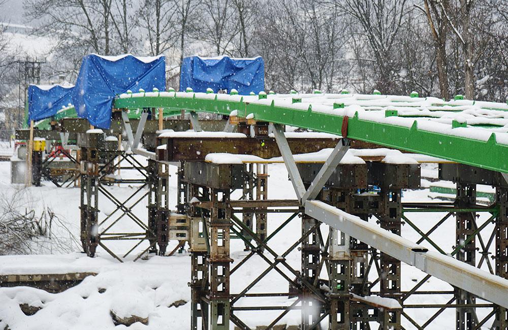 FOTO: Postup prác na stavbe novej lávky v mestskej časti Vranie, foto 8