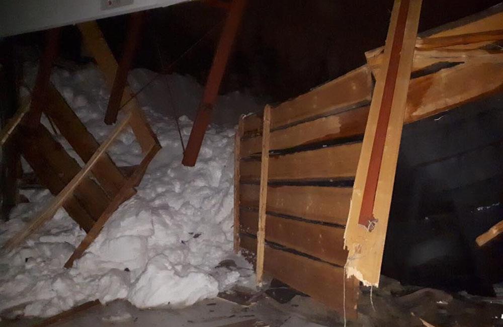 FOTO: V obci Oravská Lesná sa zrútila strecha výrobného závodu, foto 6