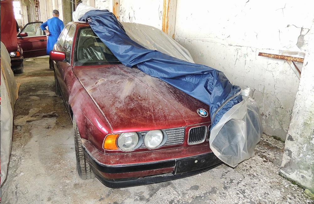 V opustenej hale v Bulharsku objavili nikdy nejazdené 25 ročné BMW, foto 4