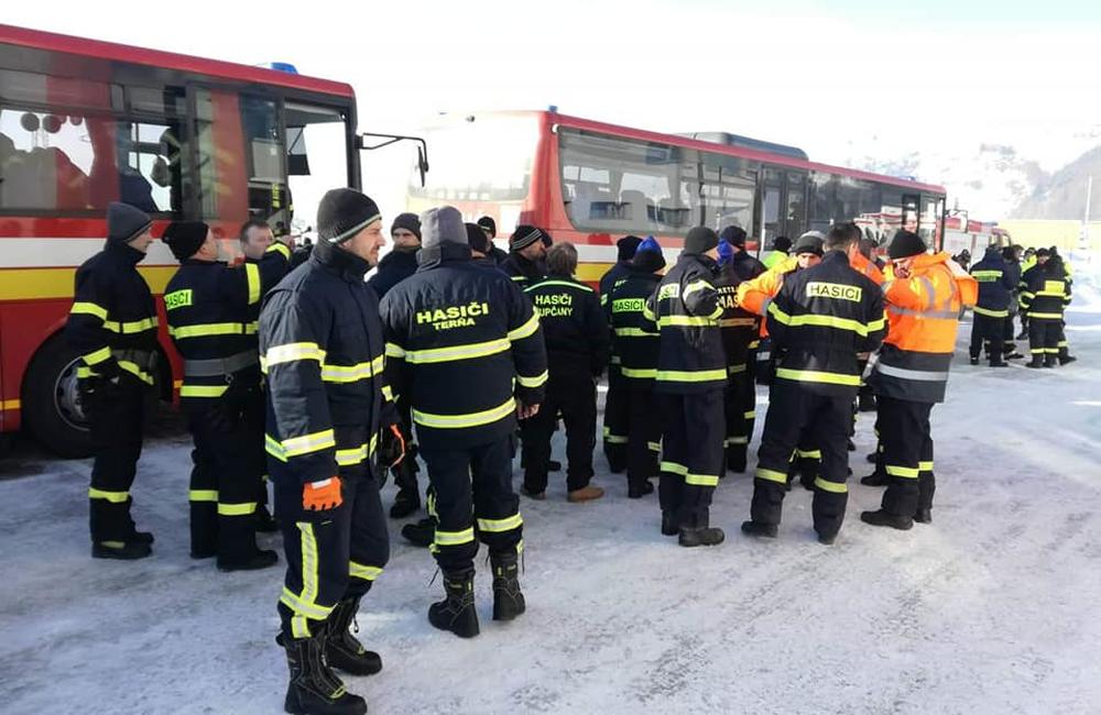 FOTO + VIDEO: Na Orave zasahuje takmer 300 hasičov, stovka dorazila z Prešovského kraja, foto 2