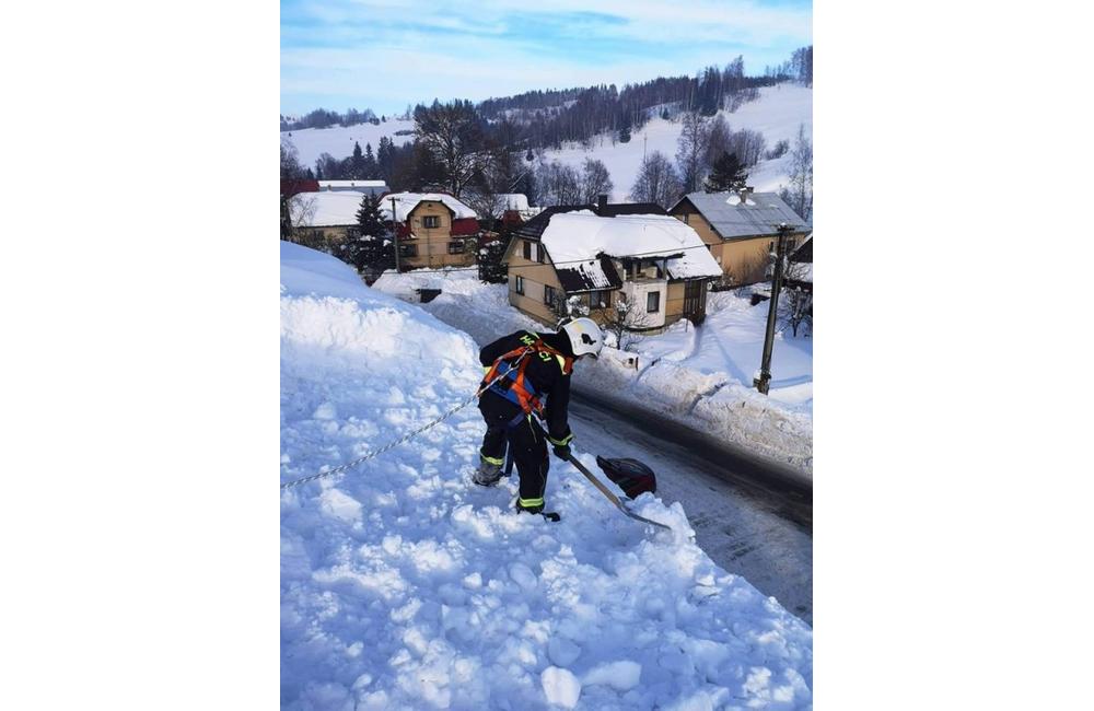 FOTO + VIDEO: Na Orave zasahuje takmer 300 hasičov, stovka dorazila z Prešovského kraja, foto 15