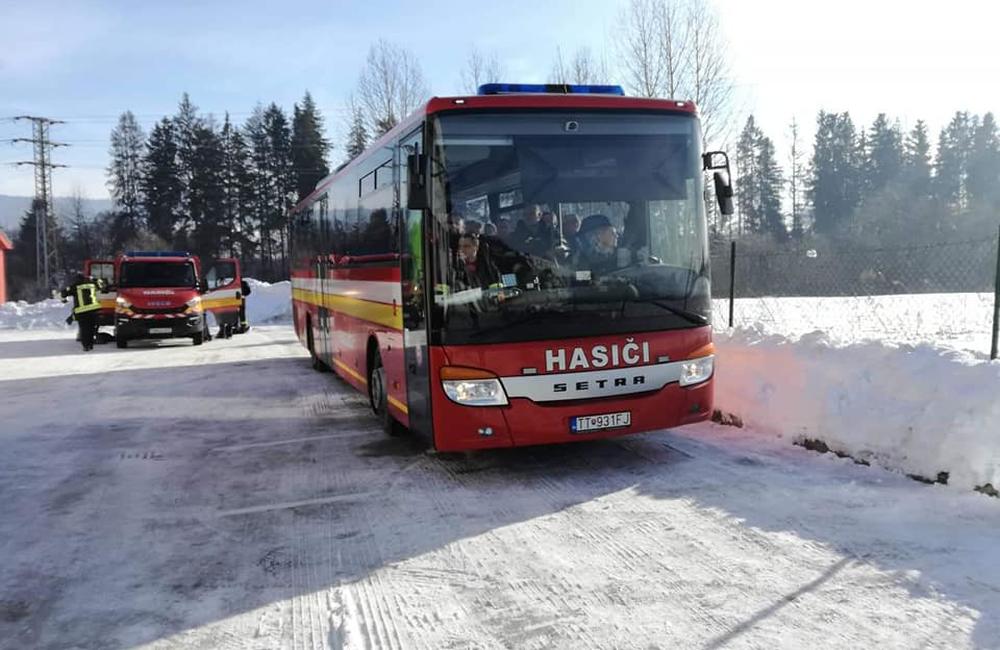 FOTO + VIDEO: Na Orave zasahuje takmer 300 hasičov, stovka dorazila z Prešovského kraja, foto 7