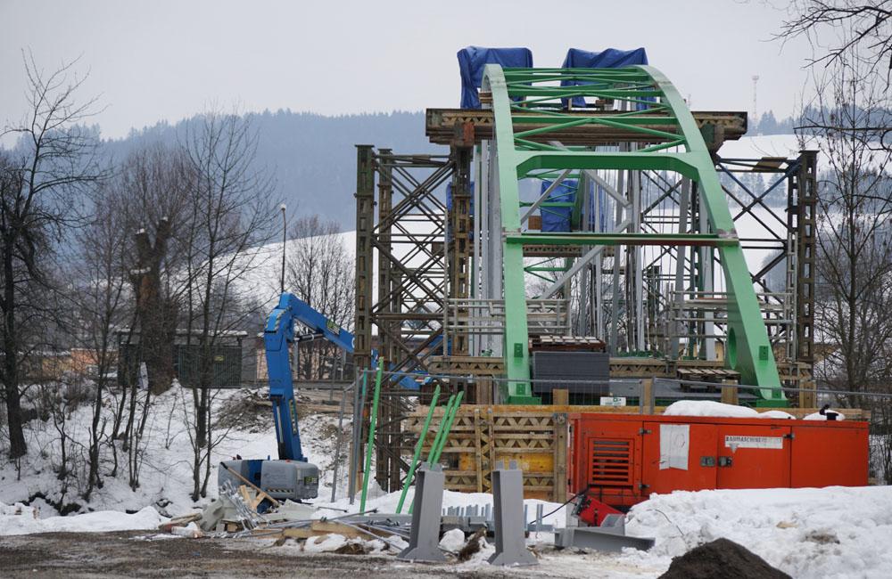 FOTO: Postup prác na stavbe novej lávky v mestskej časti Vranie, foto 2