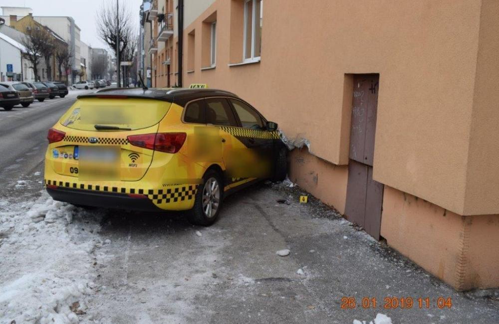 Policajná naháňačka v Žiline 26.1.2019 - poškodené autá, foto 2