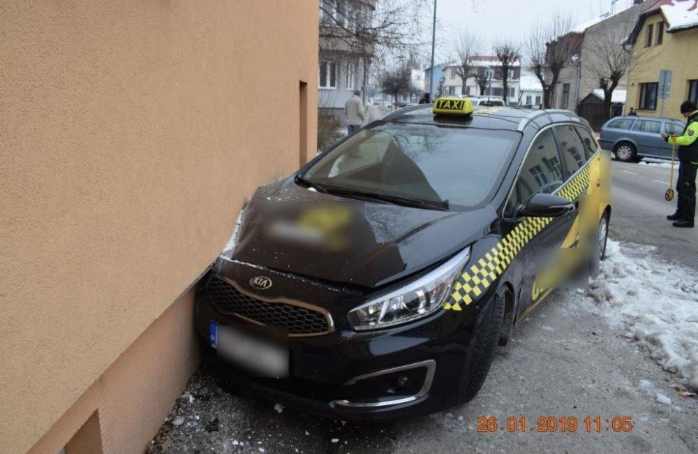 Policajná naháňačka v Žiline 26.1.2019 - poškodené autá, foto 3