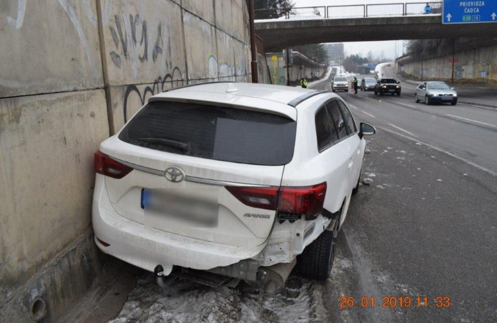 Policajná naháňačka v Žiline 26.1.2019 - poškodené autá, foto 5