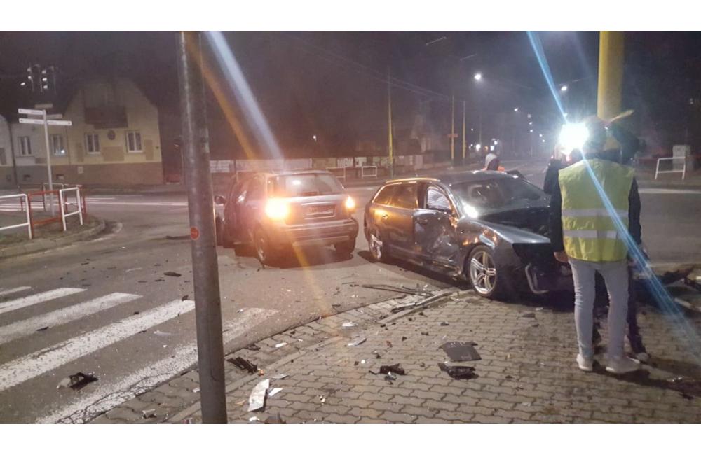 Dopravná nehoda na križovatke ulíc Hálkova a Veľká okružná v Žiline 16.2.2019, foto 1
