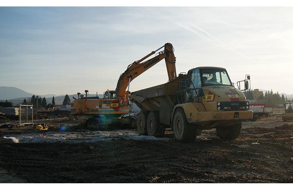 FOTO: Práce na stavbe diaľničného privádzača po zime opäť obnovili, foto 5