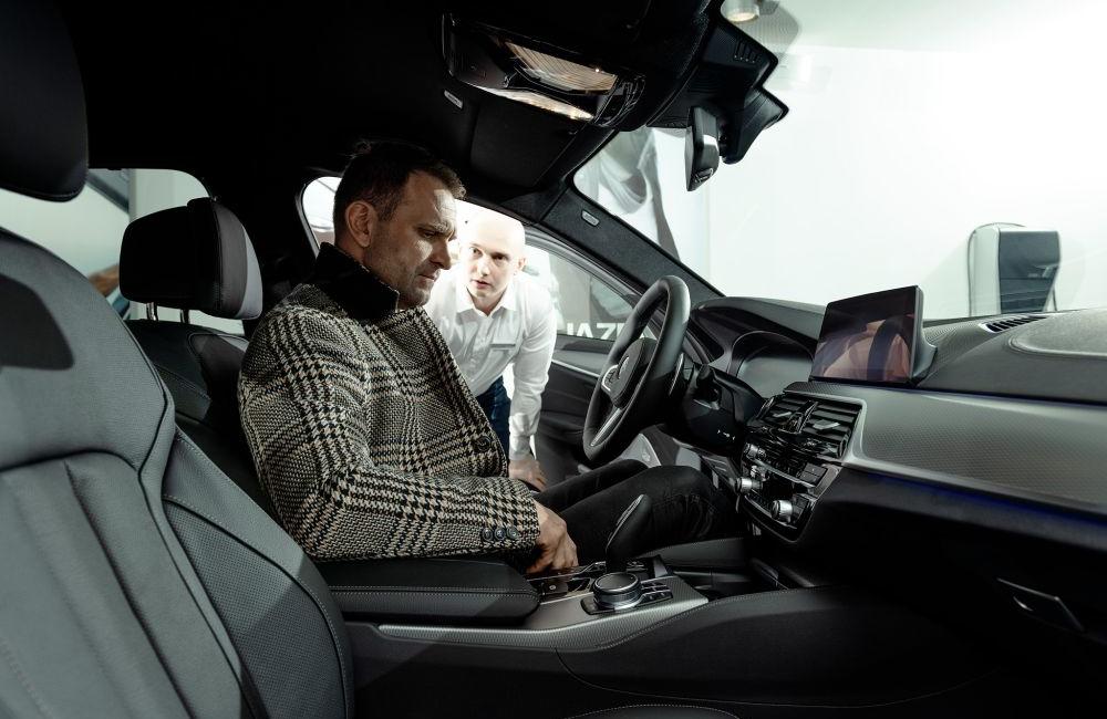 Herec Tomáš Maštalír si prevzal nové BMW v Žiline, foto 15