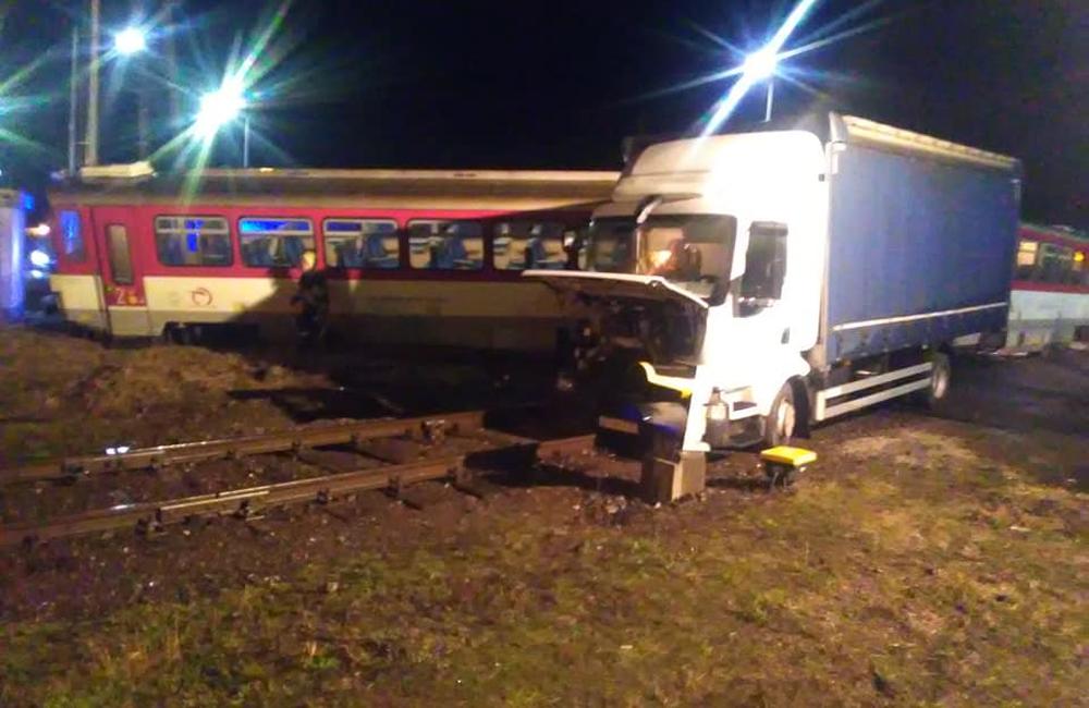 Zrážka osobného vlaku s nákladným autom v Čadci 15.3.2019, foto 1