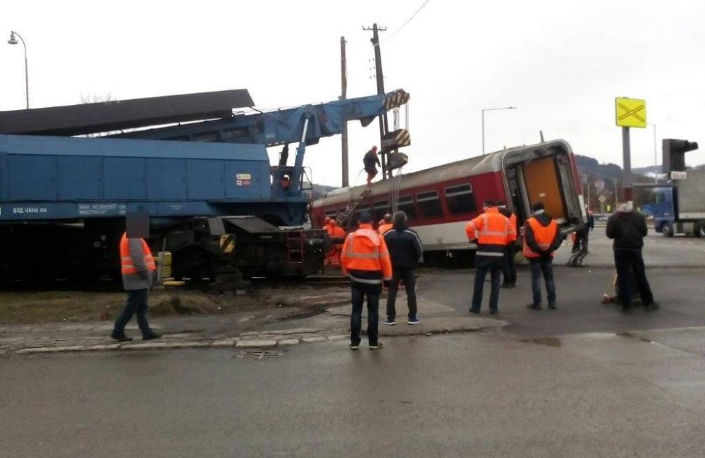 Zrážka osobného vlaku s nákladným autom v Čadci 15.3.2019, foto 3