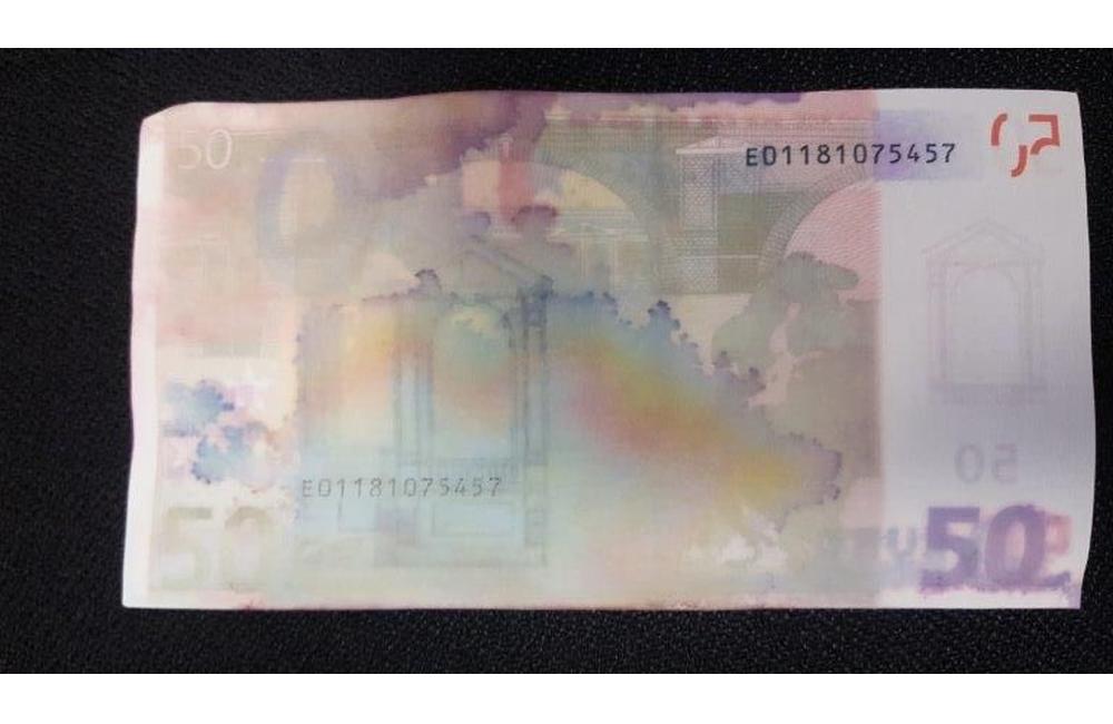 18-ročný mladík sa pokúšal zmeniť v banke falošné bankovky, foto 3