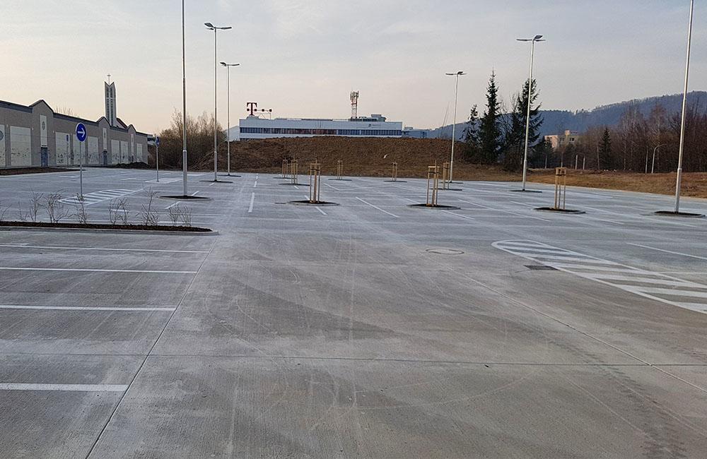 FOTO: Nové parkovisko pri predajni Kaufland a poliklinike ŽILPO bolo otvorené, foto 2