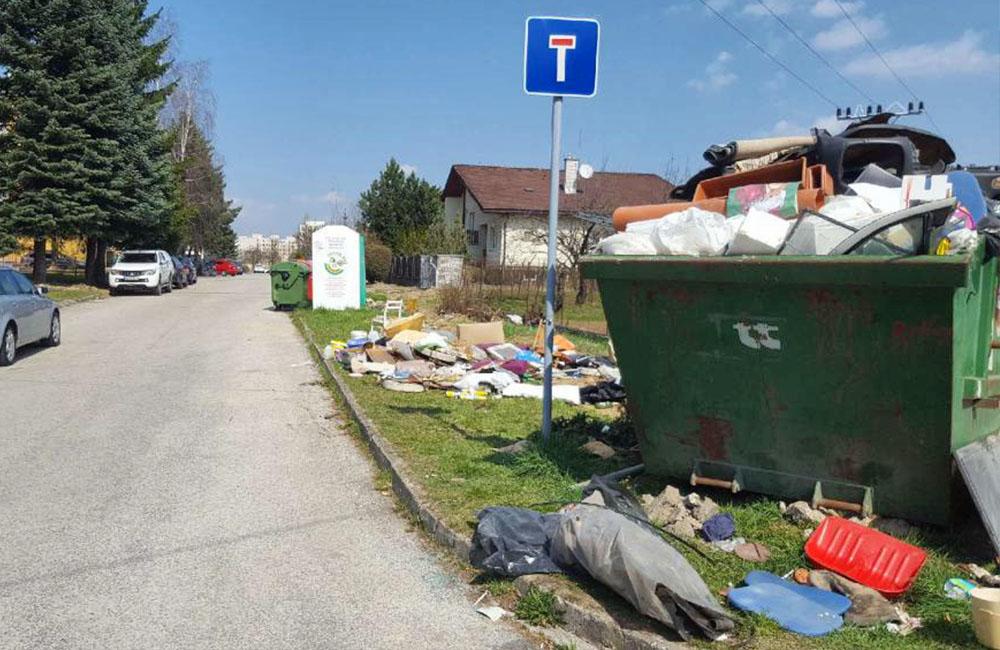 FOTO: Zber nadrozmerného odpadu v mestských častiach nestíha, v okolí stojísk je neporiadok, foto 2