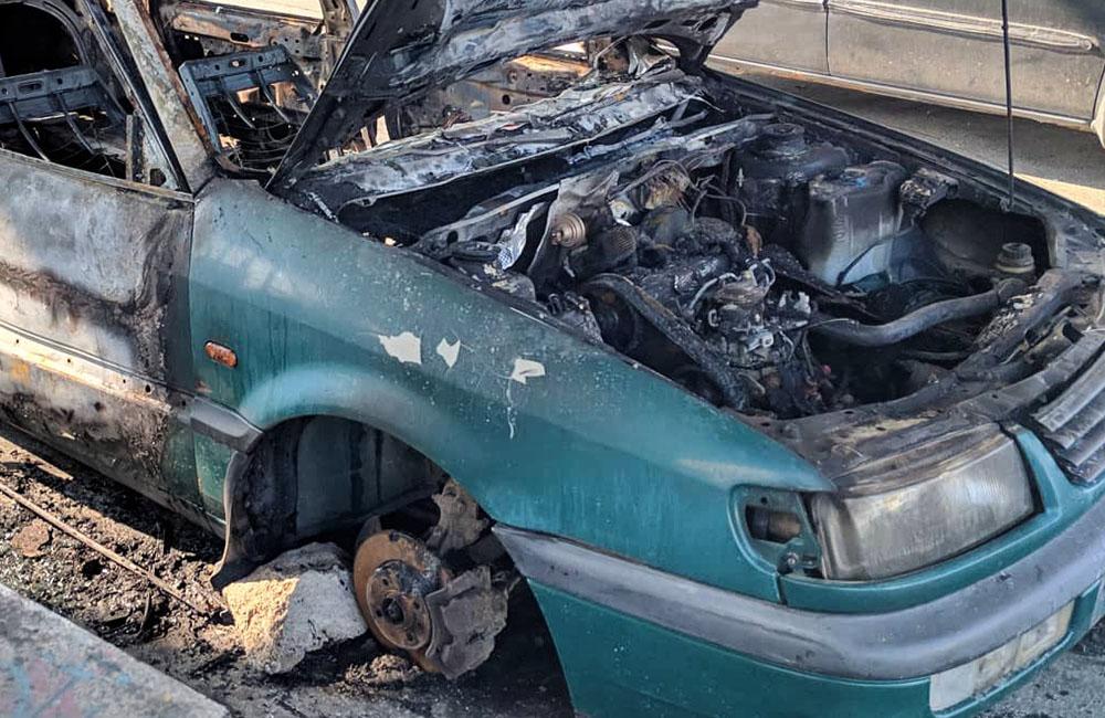 FOTO: Pod Rondlom zhorelo v noci osobné auto, prípadom sa už zaoberá polícia v Žiline, foto 4