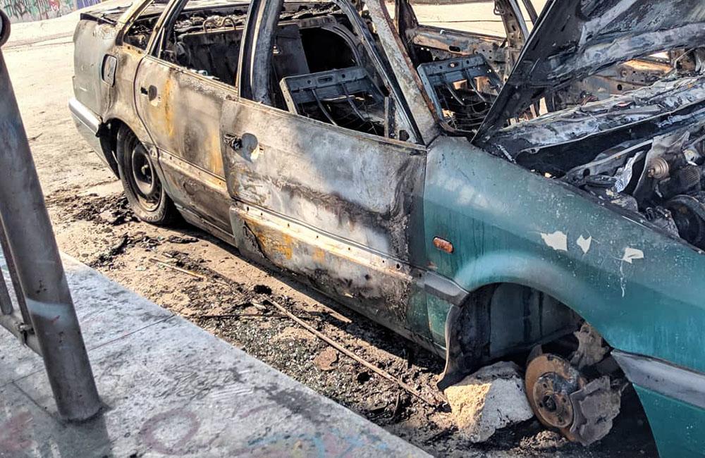 FOTO: Pod Rondlom zhorelo v noci osobné auto, prípadom sa už zaoberá polícia v Žiline, foto 5