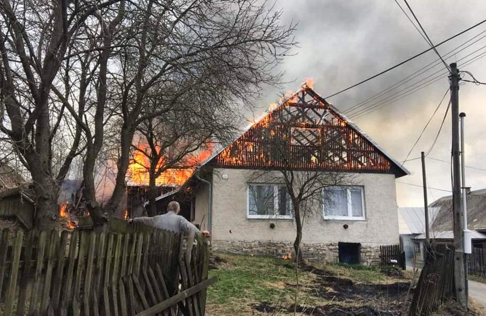 Požiar rodinného domu v obci Skalité 5.4.2019, foto 2
