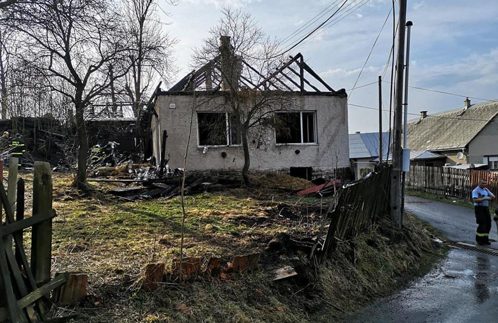 Požiar rodinného domu v obci Skalité 5.4.2019, foto 3