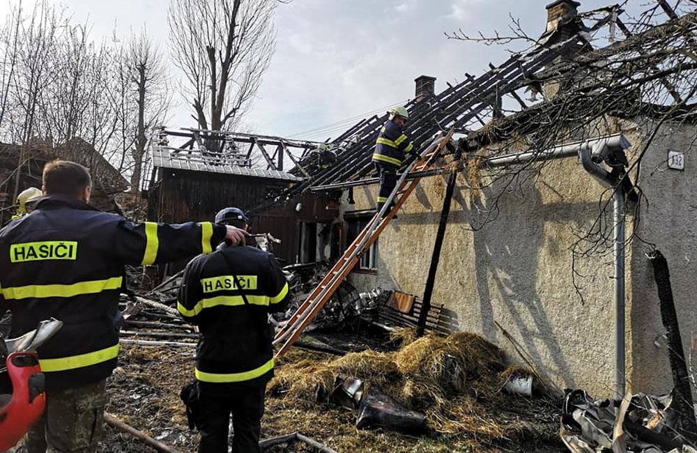 Požiar rodinného domu v obci Skalité 5.4.2019, foto 6