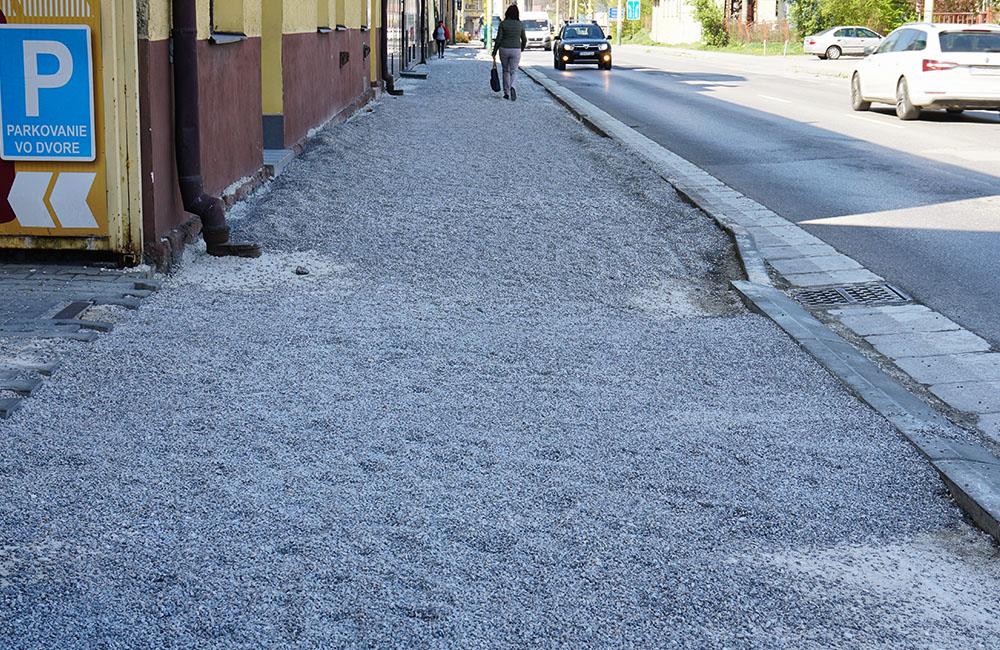 FOTO: V centre mesta rekonštruujú chodníky, povrchová úprava je zo zámkovej dlažby, foto 4
