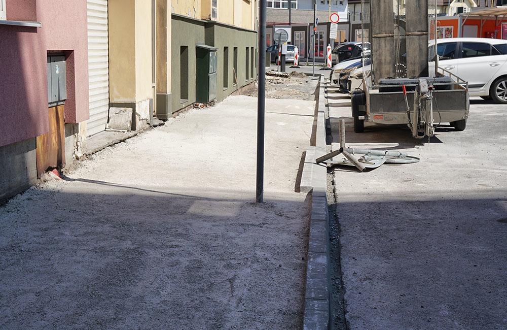 FOTO: V centre mesta rekonštruujú chodníky, povrchová úprava je zo zámkovej dlažby, foto 5