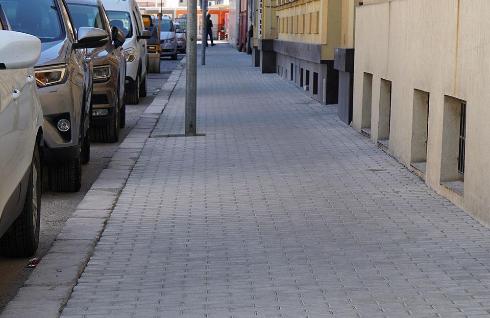 FOTO: V centre mesta rekonštruujú chodníky, povrchová úprava je zo zámkovej dlažby, foto 12