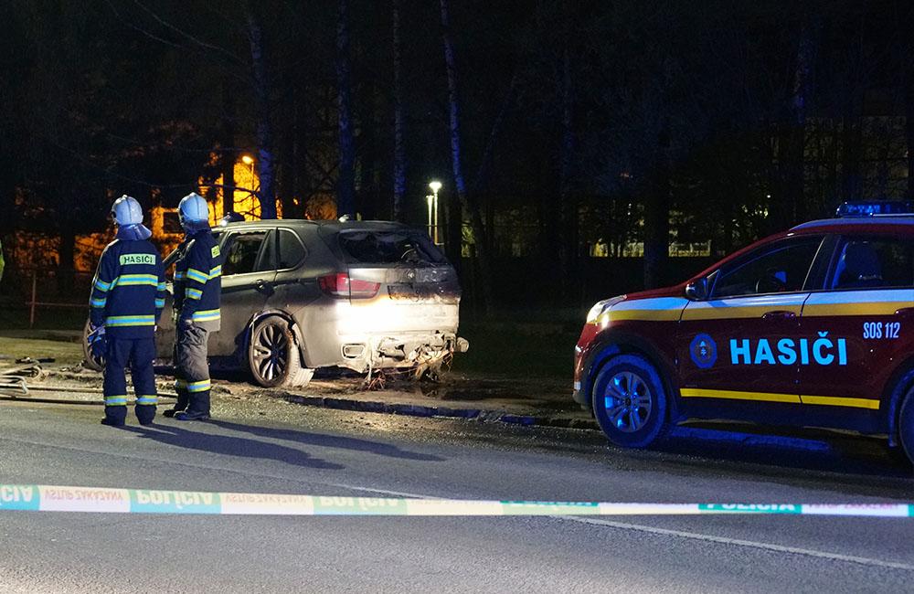 Požiar osobného auta značky BMW na Rosinskej ceste 16.4.2019, foto 2