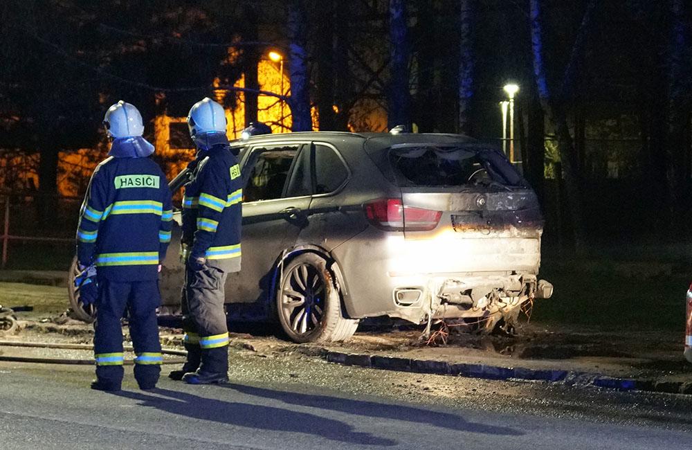 Požiar osobného auta značky BMW na Rosinskej ceste 16.4.2019, foto 3