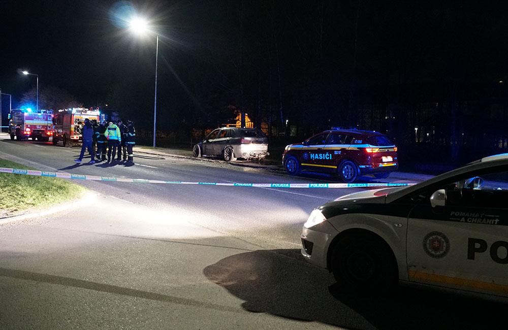 Požiar osobného auta značky BMW na Rosinskej ceste 16.4.2019, foto 4