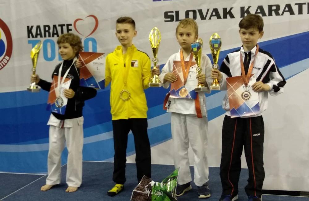 FOTO: Mladí žilinskí karatisti priviezli z Popradu tri majstrovské tituly a nový klubový rekord, foto 1