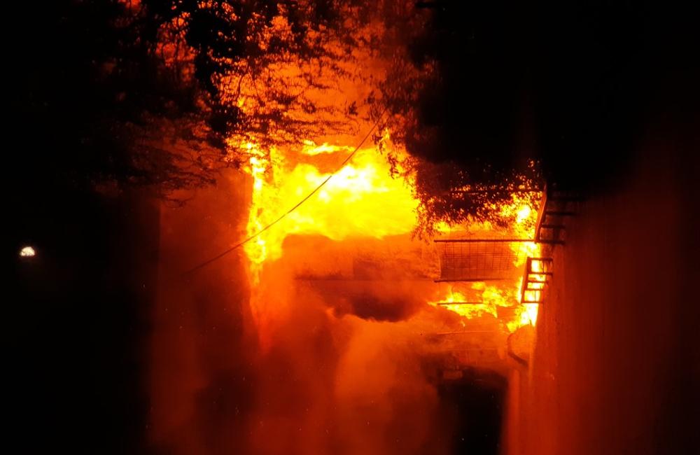 Počas noci zhorela sála S2 na Stanici Žilina-Záriečie, Rondel je spustený v polovičnom profile, foto 2