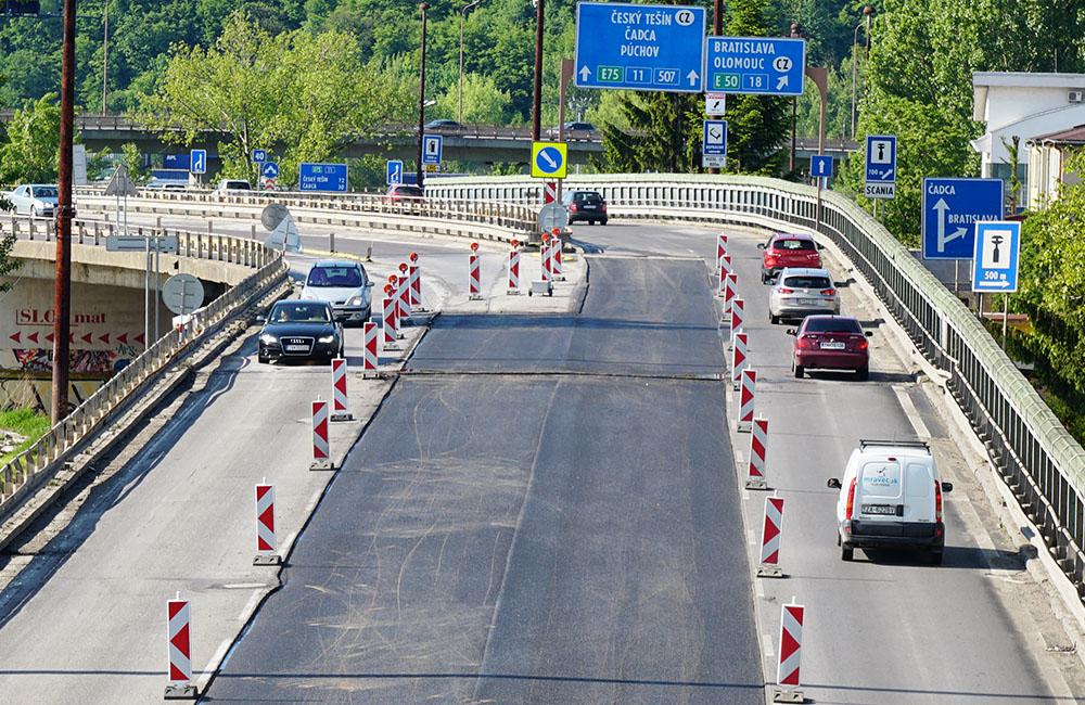 FOTO: Slovenská správa ciest urýchľuje rekonštrukciu cesty pod Rondlom, asfaltuje sa už od rána, foto 6