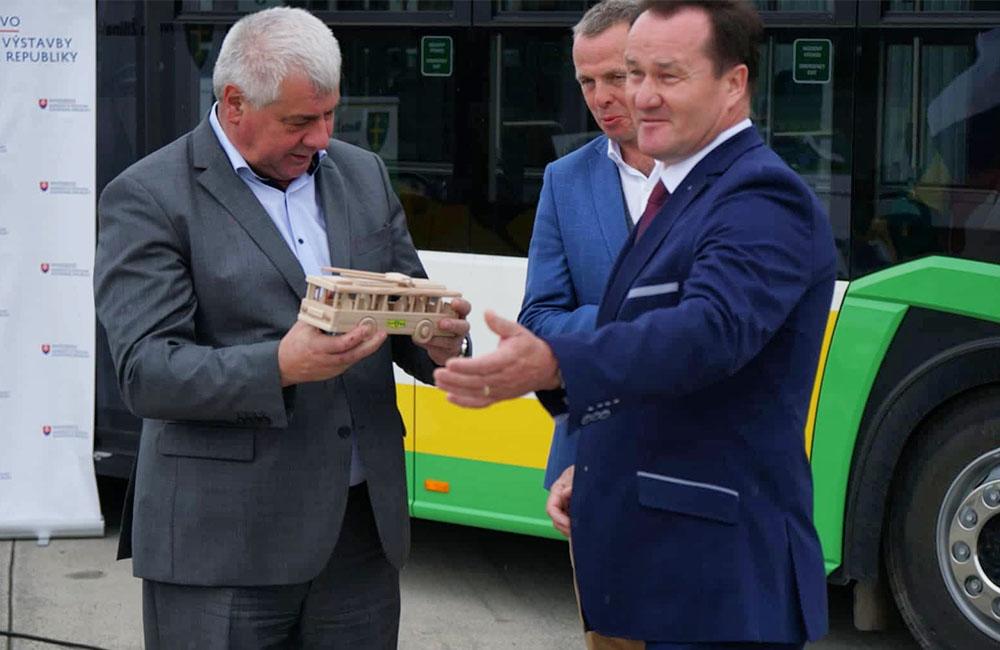 FOTO: Minister dopravy zavítal do Žiliny pri príležitosti ukončenia obnovy trolejbusov, foto 4