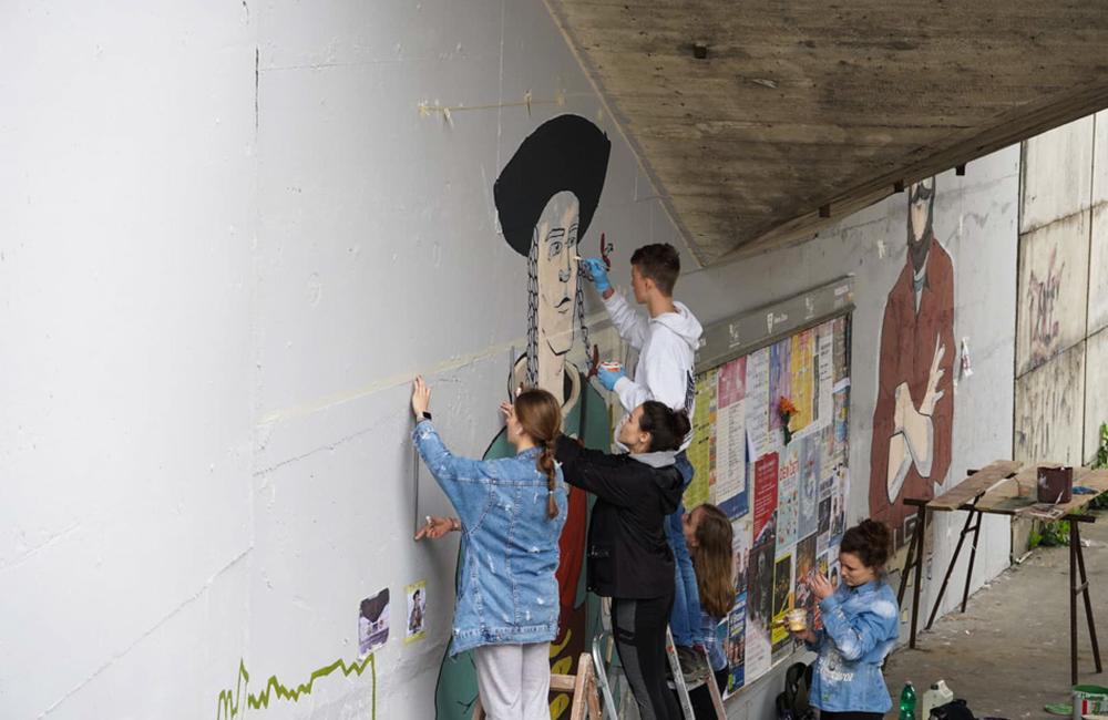 FOTO: Študenti už začali s maľovaním druhej strany Bernoláčky, zároveň opravili prvú, foto 2