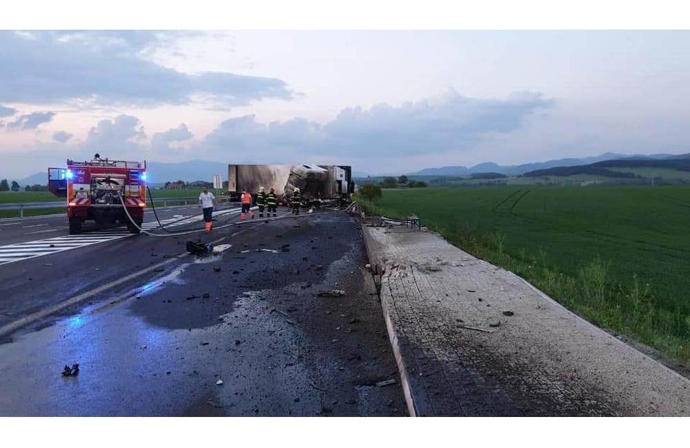 AKTUÁLNE: Cesta 1/65 v obci Karlová v okrese Martin je z dôvodu vážnej nehody uzavretá, foto 4